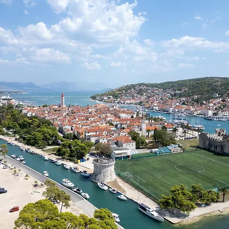 With Parking Space - 2046 Apartamento Trogir
